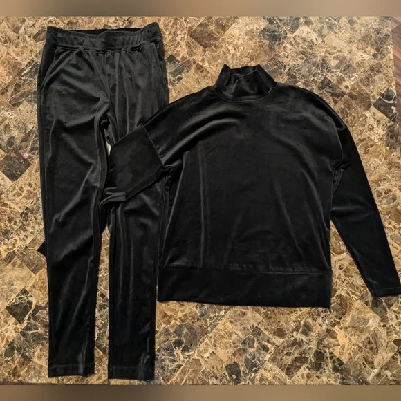 Cable & Gauge Black Jogger Velour Set - Picture 5 of 12